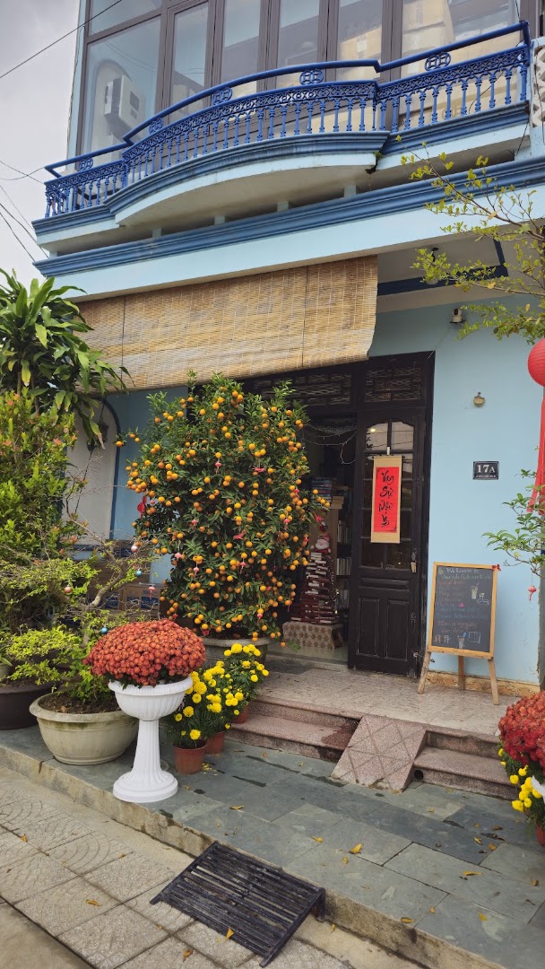 Avocado Bookstore & Cafe Hoi An
